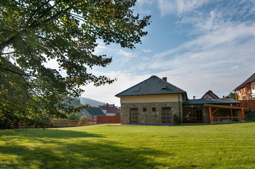 Bánd Kakukk Vendeglo Panzio Bed & Breakfast エクステリア 写真